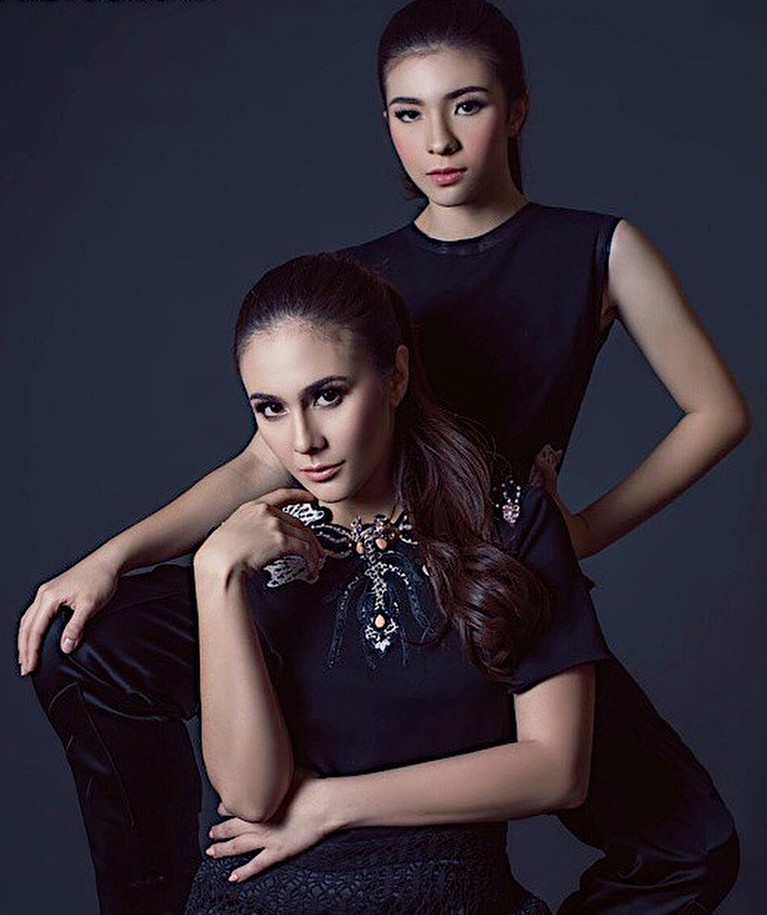 Wulan Guritno dan Shaloom Razade Pasangan ibu anak, Wulan Guritno dan Shalom Razade sering dikatakan sebagai kakak adik. Yuk kita intip penampilan kece mereka!