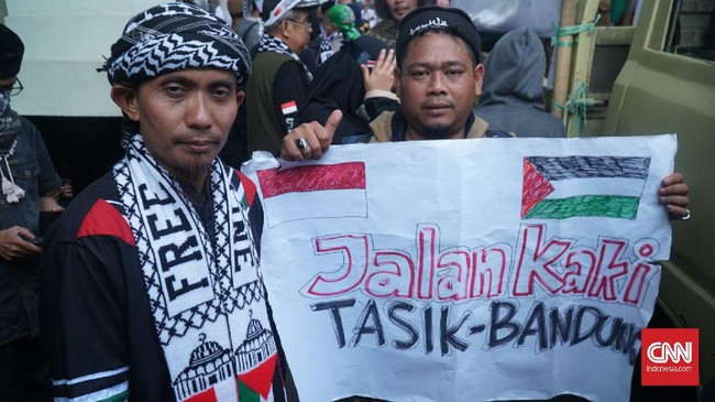 Puluhan warga Tasikmalaya mengaku ingin berkorban seperti warga Palestina yang terdampak konflik dengan Israel.