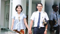 Lama Menghilang, Intip 7 Potret Mesra Presenter Dayu Hatmanti & Suami Pilot