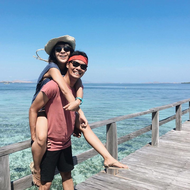 <p>Sebagai salah satu presenter acara petualangan, Dayu dan Iko pun rupanya punya hobi jalan-jalan sebelum pandemi. (Foto: Instagram @dayuhatmanti)</p>