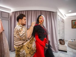 Ciptakan Gaun Cruella Versi Sendiri, Ivan Gunawan Keluar dari Zona Nyaman