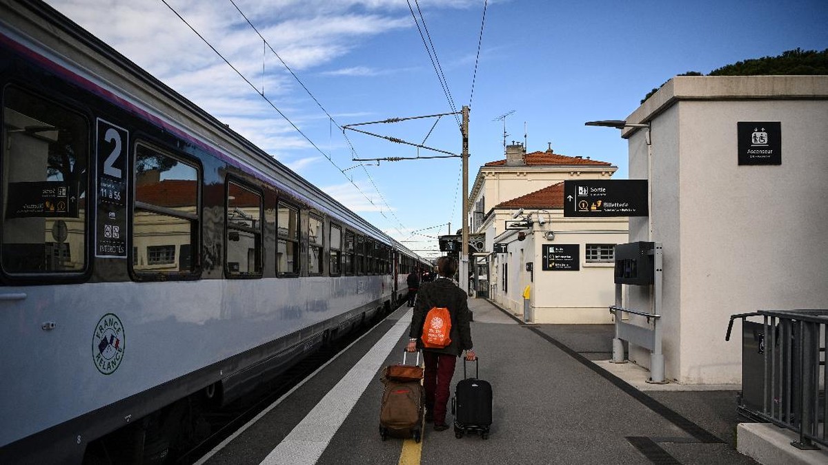 FOTO: Kembali Mengarungi Paris-Nice via Kereta Legendaris