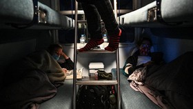 FOTO: Kembali Mengarungi Paris-Nice via Kereta Legendaris