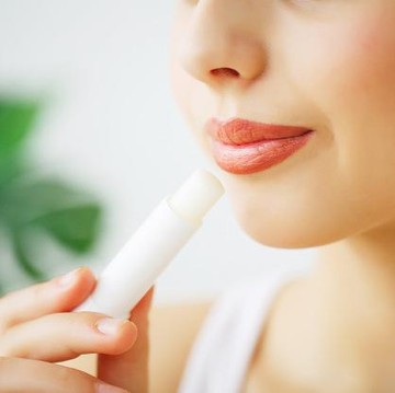 img-title Hati-hati, 5 Kandungan Lip Balm Ini Bisa Sebabkan Bibir Kering