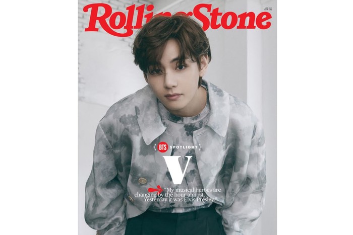 Sebelum debut, V menjadi member tersembunyi yang tidak diperkenalkan kepada publik. Hal tersebut sempat membuatnya sedih karena tidak bisa ikut membuat vlog aktifitas pre-debut mereka kepada para fans, seperti member lainnya / foto: rollingstone.com