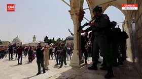 VIDEO: Bentrok Polisi Israel-Warga Palestina di Al Aqsa