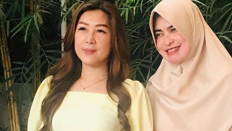 Umi Yuni dan Julie Tan