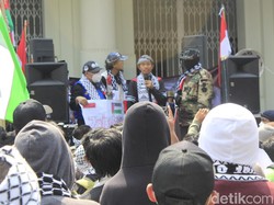 Aksi Bela Palestina, Ustaz Ahmad Rela Jalan Kaki Tasik-Bandung