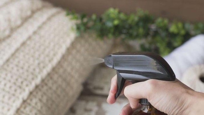 Rekomendasi Linen Spray yang Aman Digunakan Sehari-hari