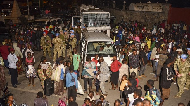 Ribuan warga Kota Goma, Republik Demokratik Kongo mengevakuasi diri pada Minggu (23/5) pagi waktu setempat setelah Gunung Nyiragongo meletus malam sebelumnya.