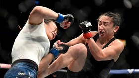 Esparza Menang TKO atas Xiaonan di UFC Vegas 27