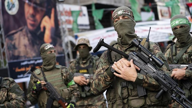 Sejumlah berita meramaikan kabar internasional akhir pekan, mulai dari pawai Hamas usai klaim menang lawan Israel hingga milisi Myanmar serang pos militer.