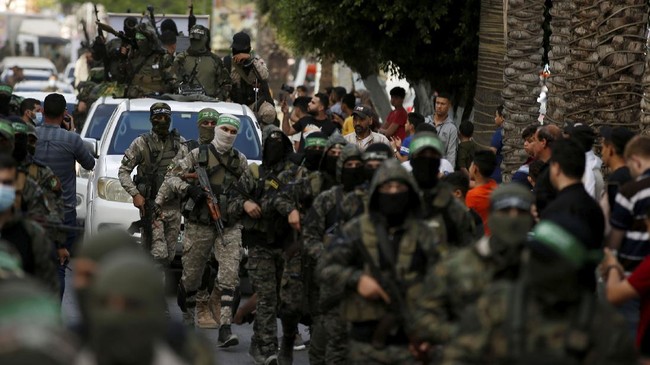 Kelompok perlawanan Hamas melancarkan taktik gilanya untuk menghadapi agresi Israel di Gaza, walaupun sudah digempur selama dua bulan.