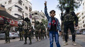 FOTO: Parade Militan Hamas Usai Klaim Kemenangan atas Israel