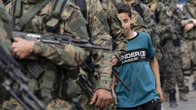 FOTO: Parade Militan Hamas Usai Klaim Kemenangan atas Israel
