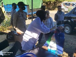 300 Orang di Pelabuhan Poto Tano Dites Swab Acak, 2 Orang Positif