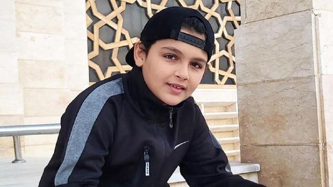 Seorang rapper cilik asal Gaza, MC Abdul mendadak viral setelah membawakan lagu yang bercerita mengenai krisis yang terjadi di antara Israel dan Palestina.