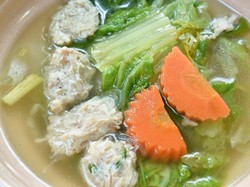 Resep Bakso Ayam Suun Kuah Sayuran yang Gurih Segar