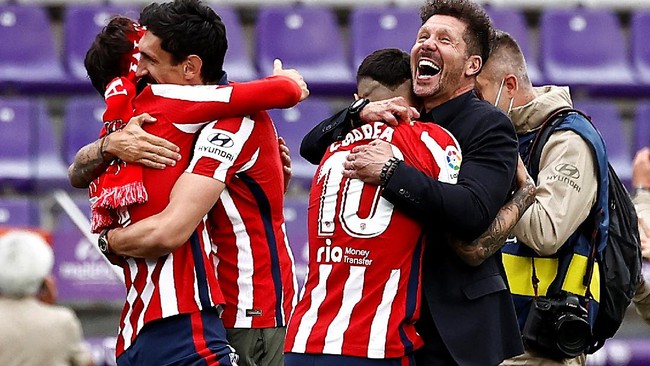 Atletico Madrid kini bisa tertawa lebar setelah meraih gelar juara Liga Spanyol mengalahkan Real Madrid dan Barcelona.