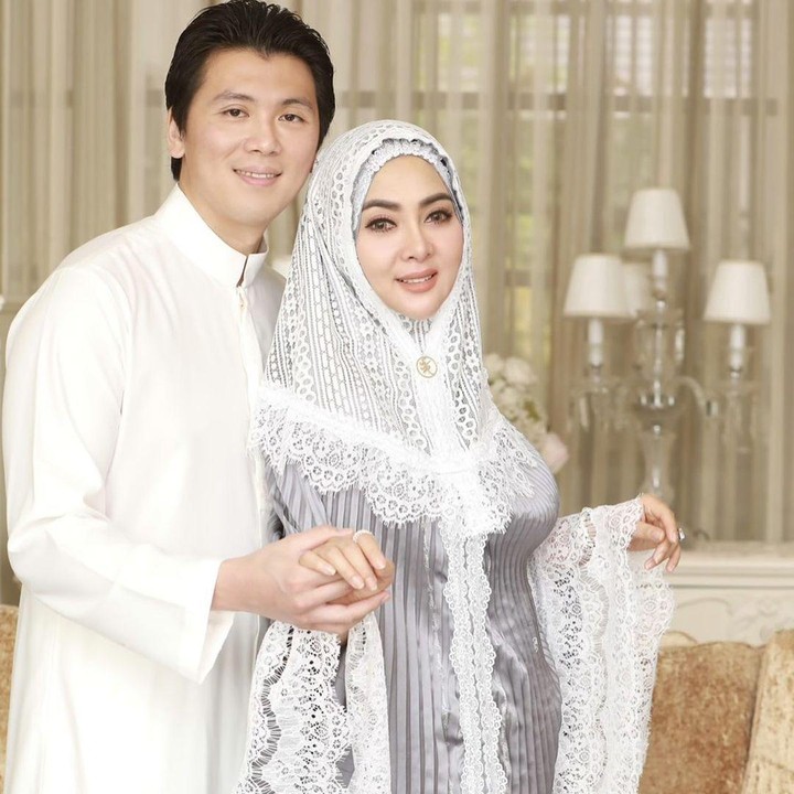 <p>Sepulangnya dari Jepang, Syahrini dan Reino Barack merayakan Idul Fitri bersama di Indonesia, Bunda. (Foto: Instagram @@princessyahrini)  </p>