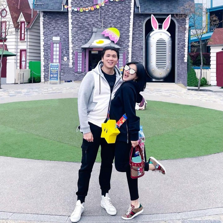 <p>Syahrini dan Reino Barack sering menghabiskan waktu bersama. Belum lama ini, keduanya terlihat sedang liburan ke Jepang. (Foto: Instagram @@princessyahrini)</p>