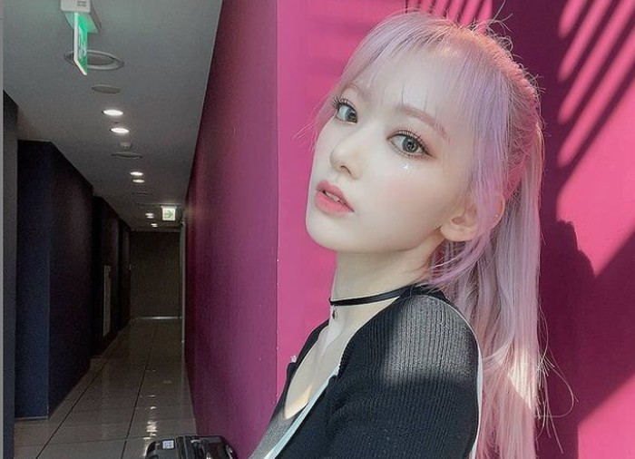 Tahun 2018, bersama anggota 48 grup lainnya, Sakura mengikuti program survival asal Korea, Produce48. Ia berhasil menduduki posisi 2, dan akhirnya tergabung dalam IZ*ONE / foto: instagram.com/official_izone