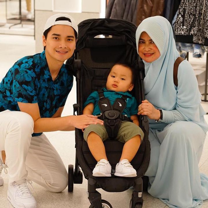 <p>Umi Yuni menghabiskan waktu dengan putranya dan sang cucu. Alvin pun membagikan momen sang anak dan ibunda dalam satu frame. "<em>Neneknya Yusuf cantik banget, ya,</em>" puji Alvin dalam caption. (Foto: Instagram: @alvin_411)</p>