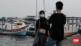 FOTO: Pelesir Singkat di Dermaga Kali Adem