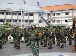 Diantar Kapal Perang, 400 Pasukan Setan TNI Berangkat ke Papua