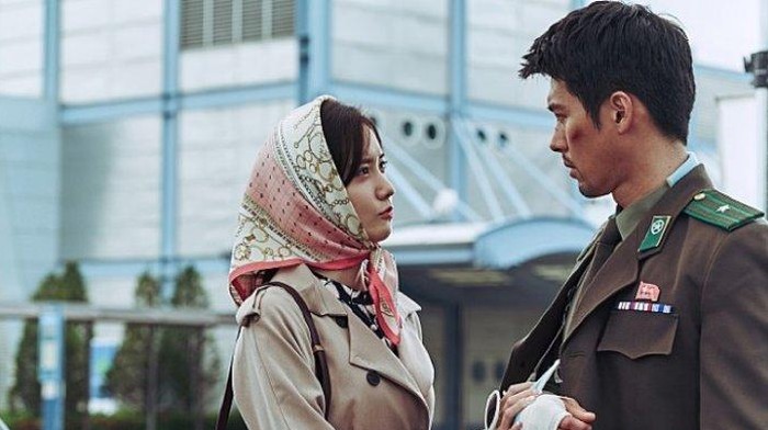 Tidak cuma drama, YoonA juga berakting dalam sejumlah film. Di film Confidential Assignment, ia beradu akting dengan Hyun Bin. Ceritanya, YoonA jatuh cinta oleh Hyun Bin yang ternyata merupakan tantara dari Korea Utara / foto: movie.naver