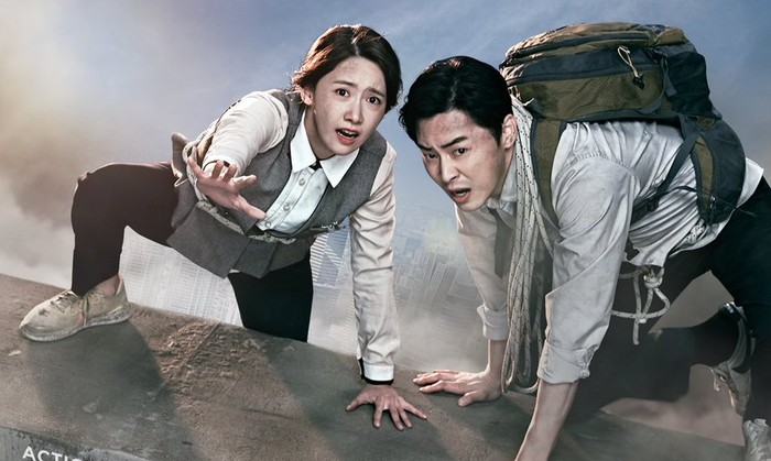 EXIT jadi salah satu film YoonA yang menuai kesuksesan. Bersama Jo Jung Suk, ia berjuang dalam menghindari asap beracun. Film ini juga sempat tayang di bioskop Indonesia, loh! / foto: asianwiki.com