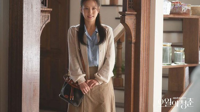 Contek Tampilan Era 80-an ala Go Min Si dalam Drakor 'Youth of May'