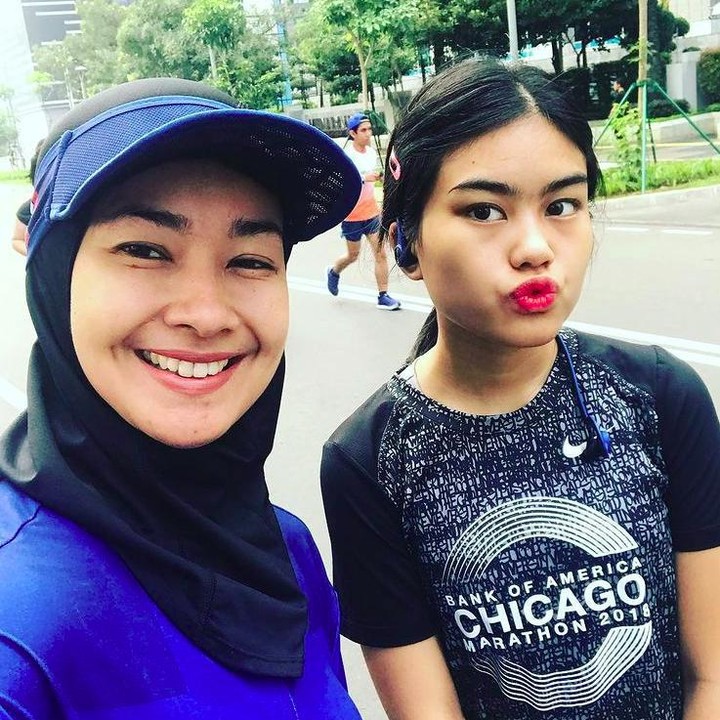 <p>Jani diketahui sedang menimba ilmu di Universitas Indonesia, Bunda. Gadis kelahiran tahun 1999 ini adalah mahasiswi Fakultas Hukum. (Foto: Instagram @arohali)</p>