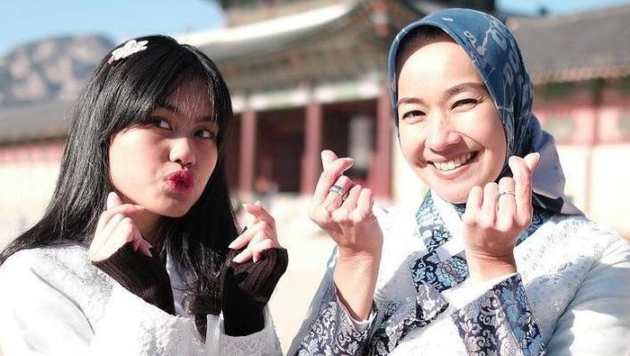 Alya Rohali dan putrinya