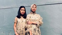 <p>Alya Rohali dikaruniai tiga anak. Dari ketiga anaknya, Alya kerap berfoto dengan putri sulungnya, Namira Andjani Ramadina. (Foto: Instagram @arohali)</p>