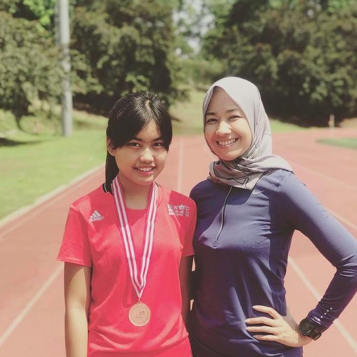 <p>Sama seperti sang Bunda, Jani juga suka berolahraga nih. Di usianya yang masih muda, Jani sudah menorehkan prestasi di bidang olahraga. (Foto: Instagram @arohali)</p>