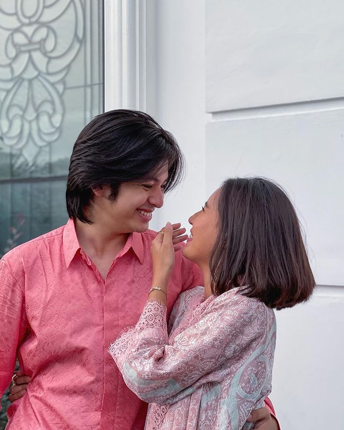 Shenina Cinnamon dan Angga Yunanda akhirnya go public&period; Yuk kita intip momen mesra mereka&excl;