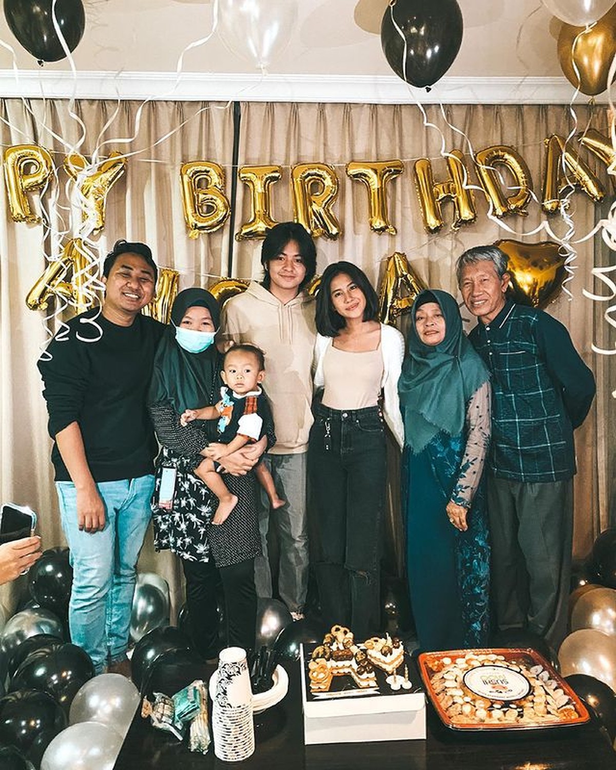 Shenina Cinnamon dan Angga Yunanda akhirnya go public&period; Yuk kita intip momen mesra mereka&excl;