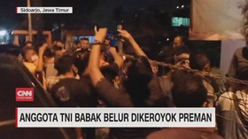 VIDEO: Anggota TNI Babak Belur Dikeroyok Preman