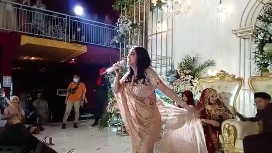 Dewi Perssik