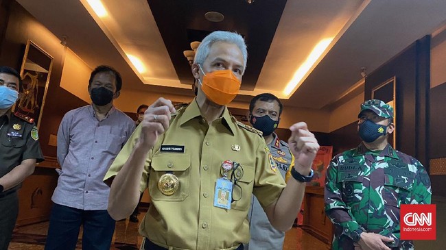 Gubernur Jateng Ganjar Pranowo meminta para kepala daerah menerapkan lockdown mikro jika ditemukan satu kasus Covid-19 di wilayahnya masing-masing.