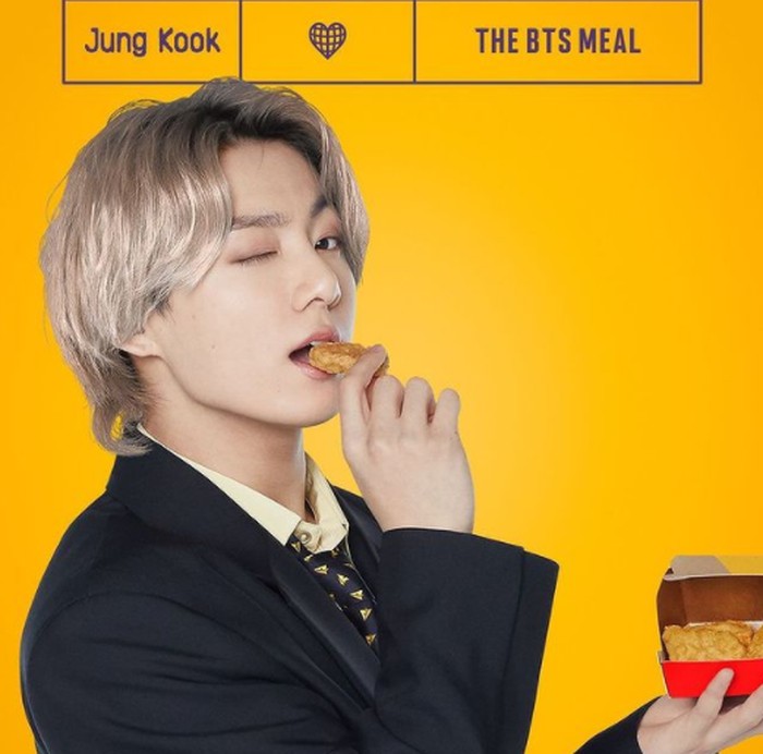 (Jungkook) FYI, BTS Meal akan terdiri dari 10 pcs McNugget, french fries, cola, sweet chili sauce, dan chajun sauce khas Korea / foto: instagram.com/mcdonalds