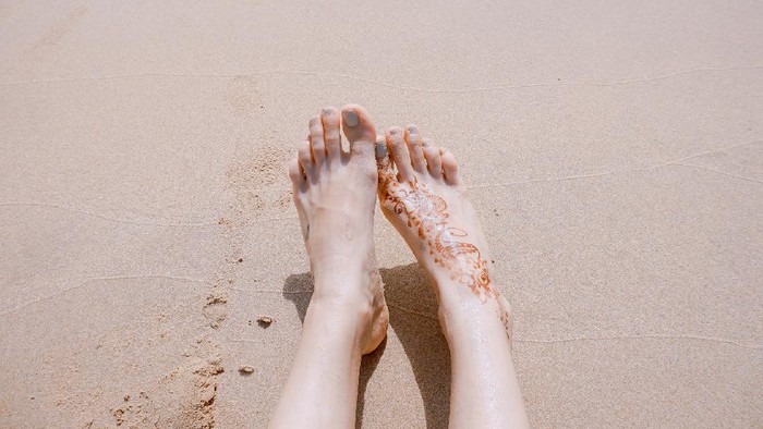 Tips Merawat Telapak Kaki Mulus, Bebas dari Kapalan dan Pecah-Pecah!