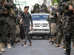 Hamas Pawai Unjuk Kekuatan Senjata di Jalur Gaza