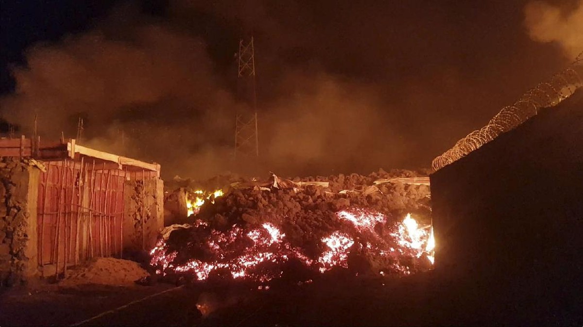 FOTO: Bara Lava Gunung Nyiragongo Lumat Rumah Warga Kongo