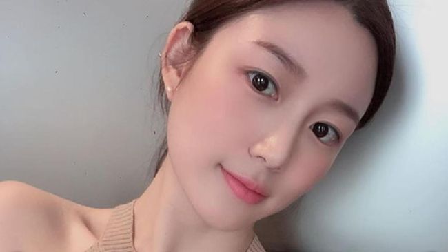 Nama Lee Da-in seketika mencuat ketika kabar dirinya berpacaran dengan aktor Lee Seung-gi beredar di publik.