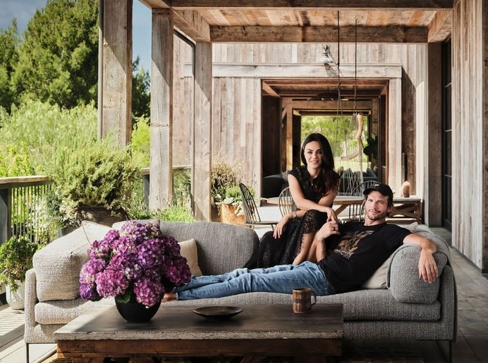 Mila Kunis dan Ashton Kutcher berhasil merampungkan rumah impian mereka yang bertema rumah perkebunan dengan sentuhan modern. (Foto: instagram.com/archdigest)