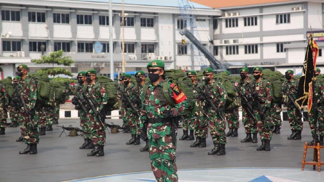 Menhan RI Sjafrie Sjamsoeddin mengaku heran minat masyarakat untuk bergabung dengan tentara nasional Indonesia (TNI) saat ini terbilang rendah.