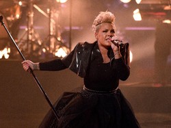 Pengakuan Kocak P!nk ke Jon Bon Jovi Saat Raih ICON Award BBMAs