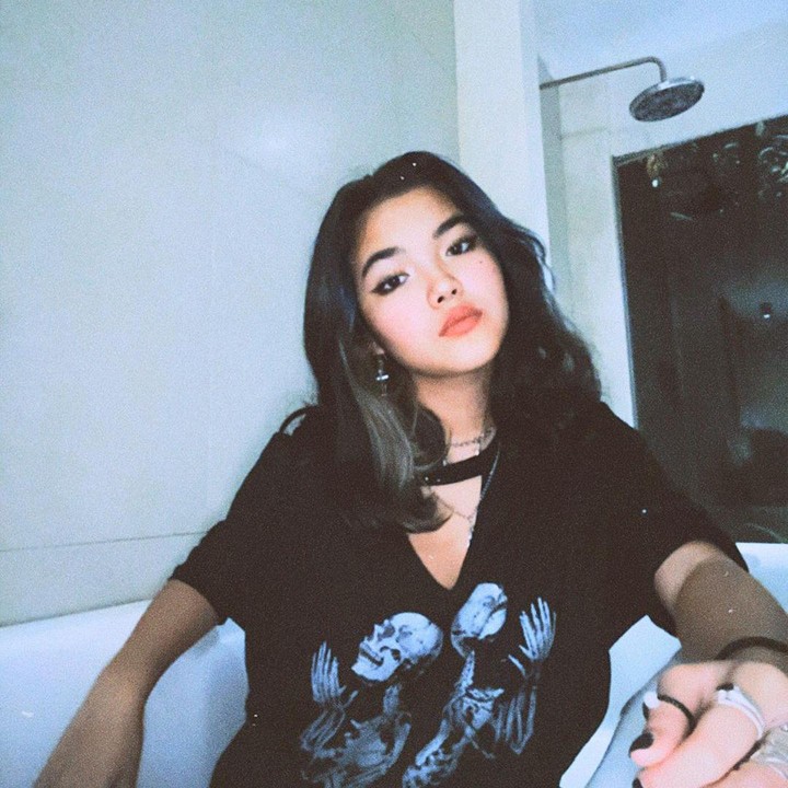 <p>Queenara Latiza Brillians merupakan buah cinta Liza Natalia dari pernikahannya dengan Yusuf Khyber Hasnoputro pada 2006 silam. Ia menjadi putri pertama bagi pedangdut 45 tahun itu. (Foto: Instagram: @queennara_h)</p>